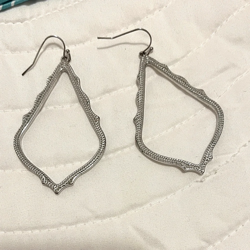 Kendra Scott Sophee Drop Earrings in Silver - Picture 2 of 5